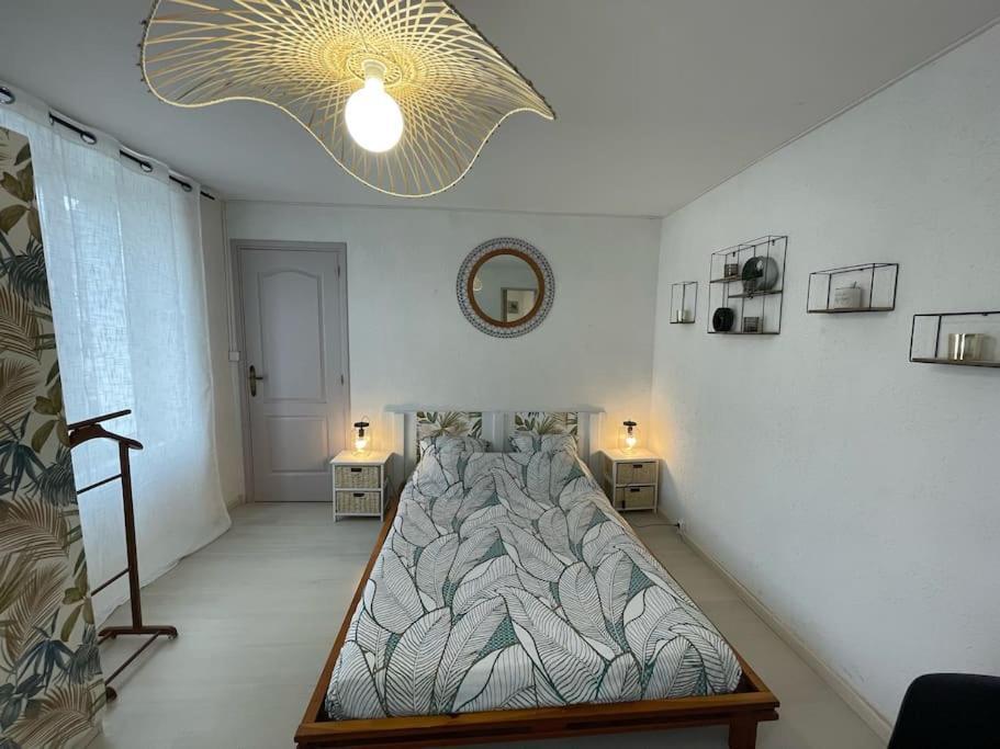 Appartement Chaleureux Au Calme Proche Du Chateau Mauleon Luaran gambar