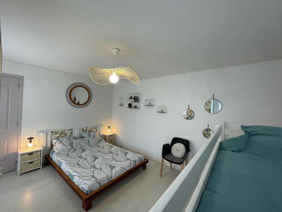 Appartement Chaleureux Au Calme Proche Du Chateau Mauleon Luaran gambar