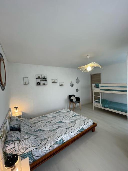 Appartement Chaleureux Au Calme Proche Du Chateau Mauleon Luaran gambar